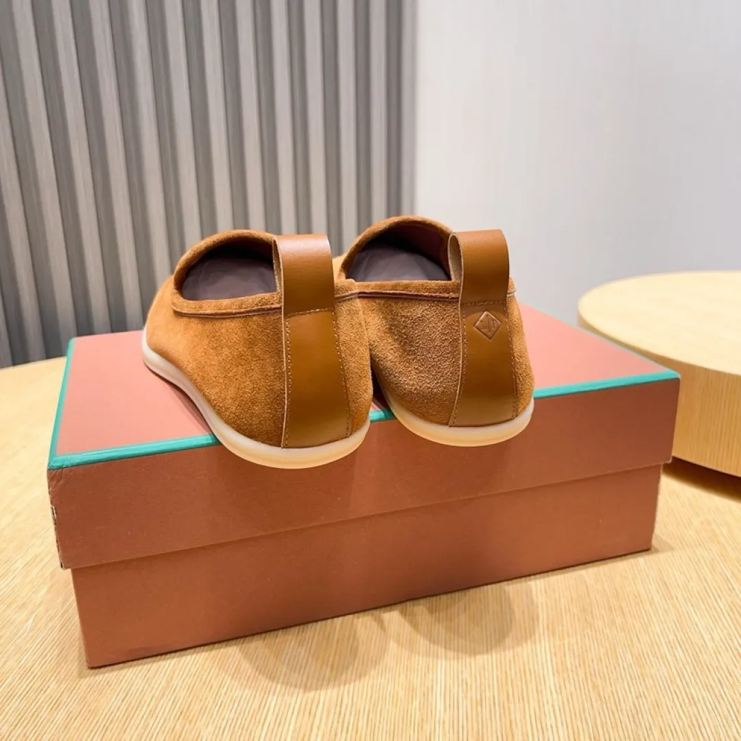 Men's shoes 400💰[loro piana] 2025 new moccasins, popular casual sneakers for street men. The shoes are made of first-layer suede leather uppers with rubber soles, a classic. The complex craftsmanship and meticulous structure make the shoes light and soft, allowing you to walk comfortably and freely. Perfect for summer wear. Yardage: 38-45.